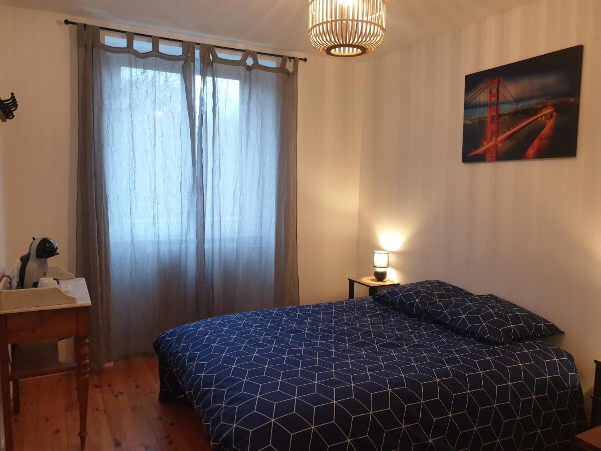 Égliseneuve-dʼEntraigues Sas Road Runner Cafe Bed & Breakfast エクステリア 写真