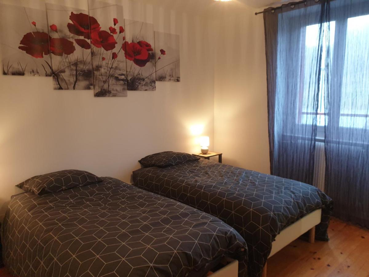 Égliseneuve-dʼEntraigues Sas Road Runner Cafe Bed & Breakfast エクステリア 写真