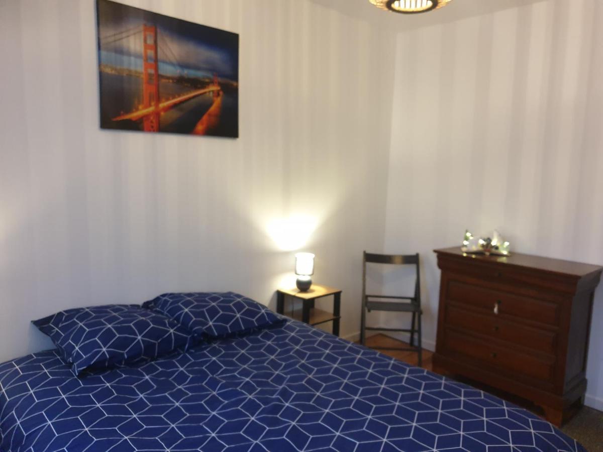 Égliseneuve-dʼEntraigues Sas Road Runner Cafe Bed & Breakfast エクステリア 写真