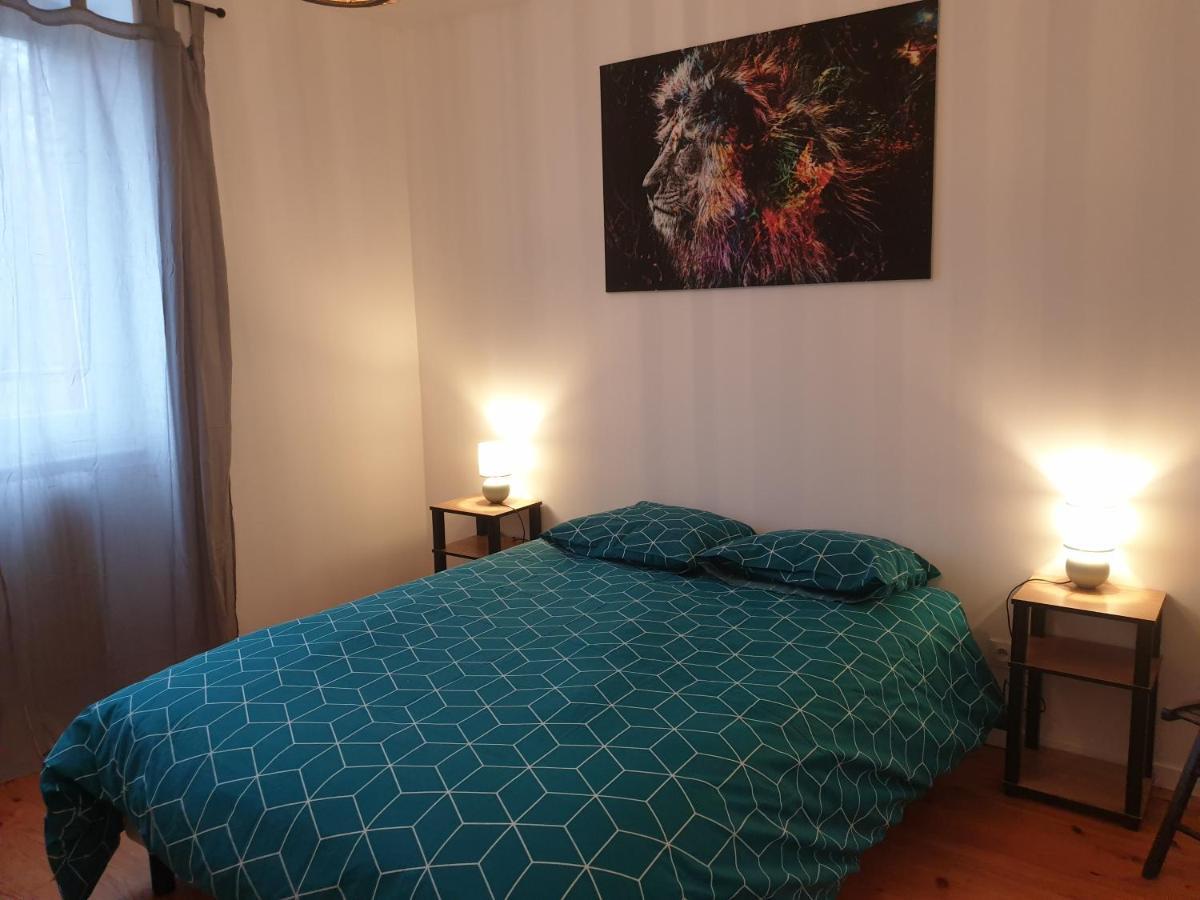 Égliseneuve-dʼEntraigues Sas Road Runner Cafe Bed & Breakfast エクステリア 写真