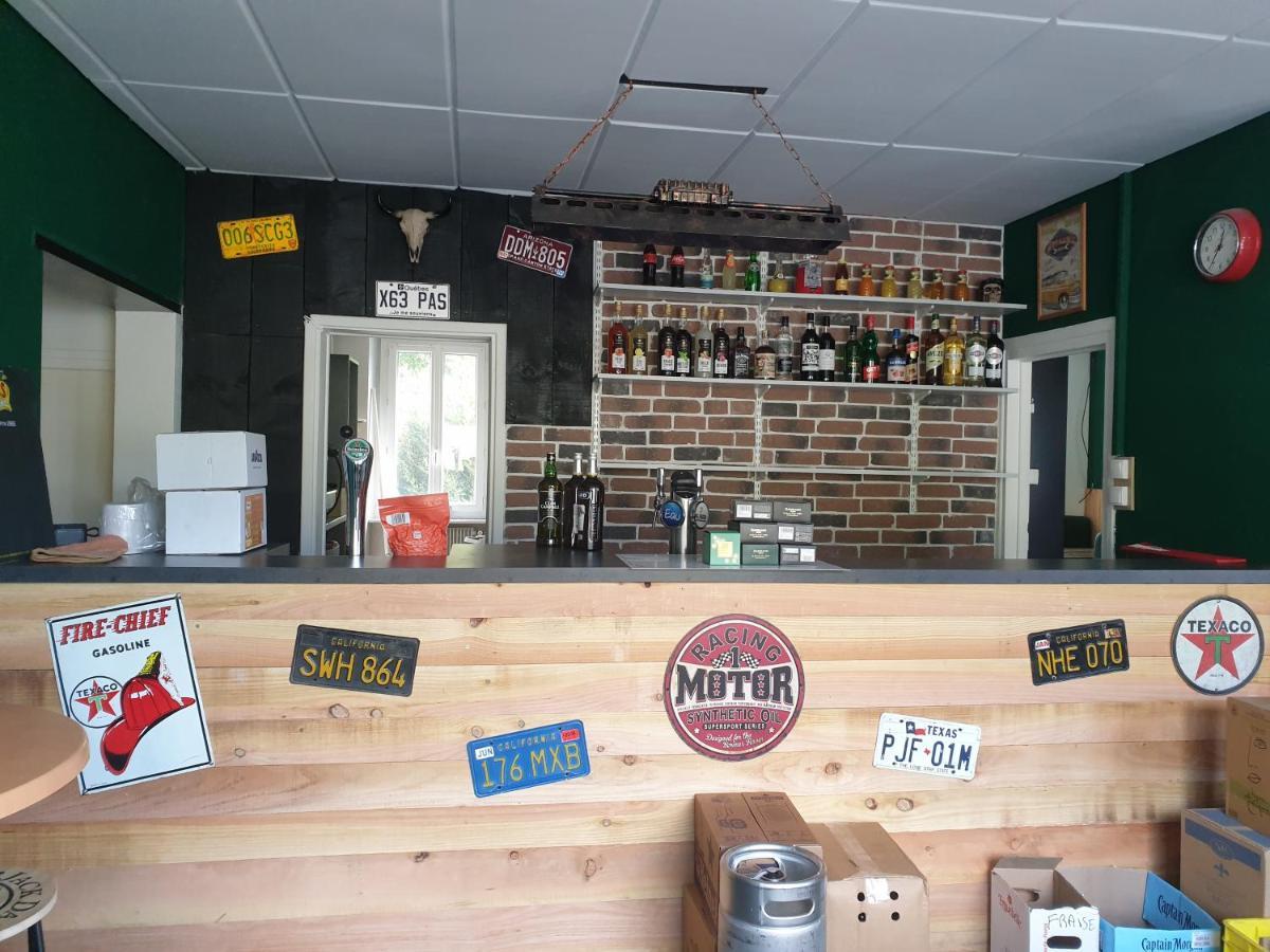 Égliseneuve-dʼEntraigues Sas Road Runner Cafe Bed & Breakfast エクステリア 写真